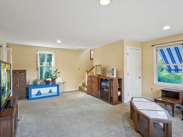 4 Jonathans Way, Upton MA 01568