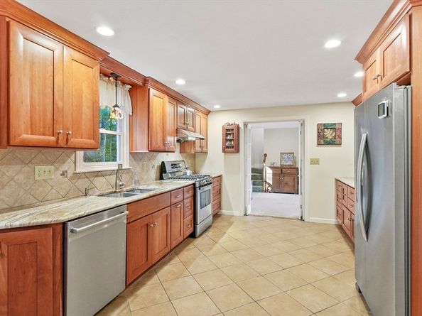 4 Jonathans Way, Upton MA 01568