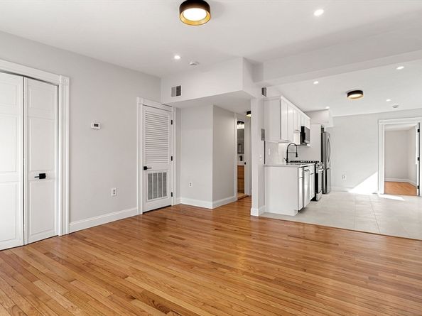 250 W Fifth St 3, Boston MA 02127