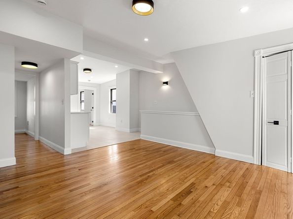 250 W Fifth St 3, Boston MA 02127
