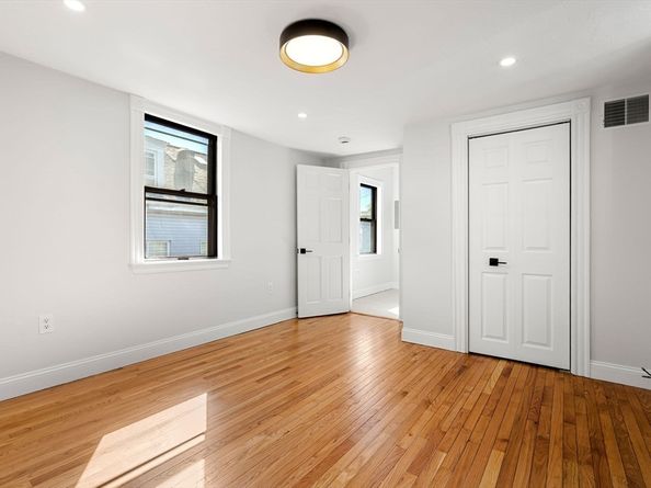 250 W Fifth St 3, Boston MA 02127