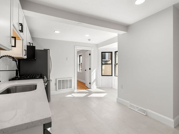 250 W Fifth St 3, Boston MA 02127