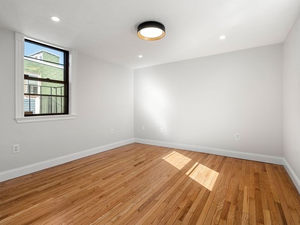 250 W Fifth St 3, Boston MA 02127
