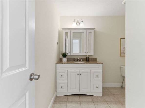 90 Rangeway Rd 303, Billerica MA 01821