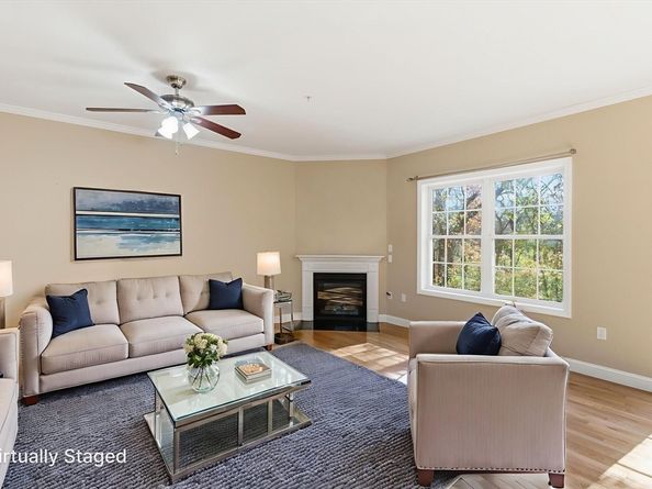 90 Rangeway Rd 303, Billerica MA 01821
