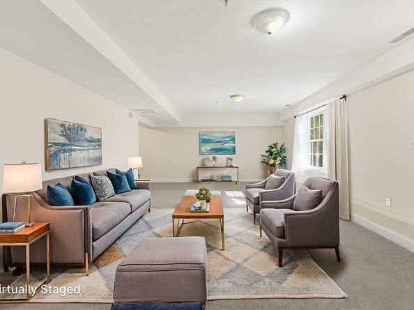 90 Rangeway Rd 303, Billerica MA 01821
