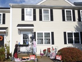 65 Boxberry Ln 65, Rockland MA 02370