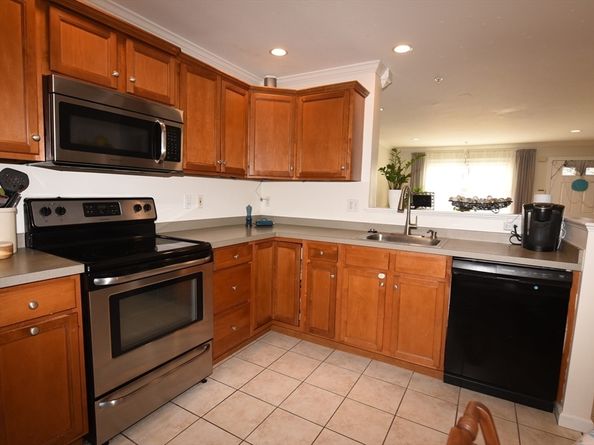 65 Boxberry Ln 65, Rockland MA 02370