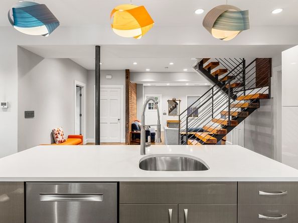 653-R E 3rd St, Boston MA 02127