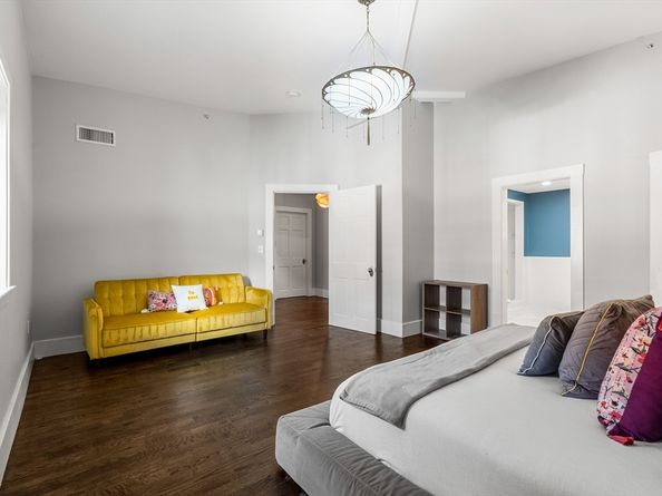 653-R E 3rd St, Boston MA 02127