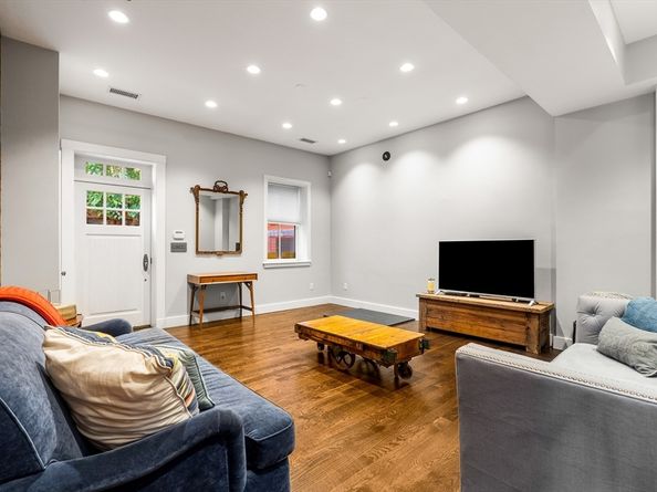 653-R E 3rd St, Boston MA 02127