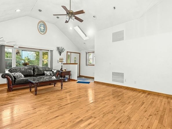 1 Ludlow Ave, Wakefield MA 01880