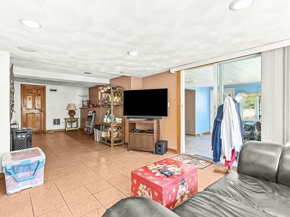 1 Ludlow Ave, Wakefield MA 01880