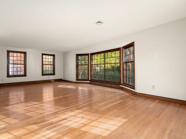 3 Massachusetts Ave, Norfolk MA 02056