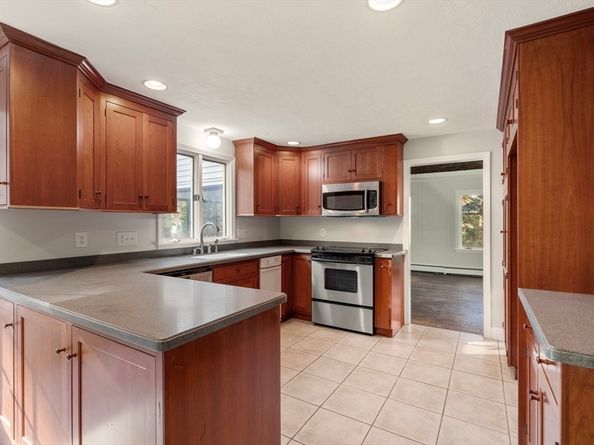 3 Massachusetts Ave, Norfolk MA 02056