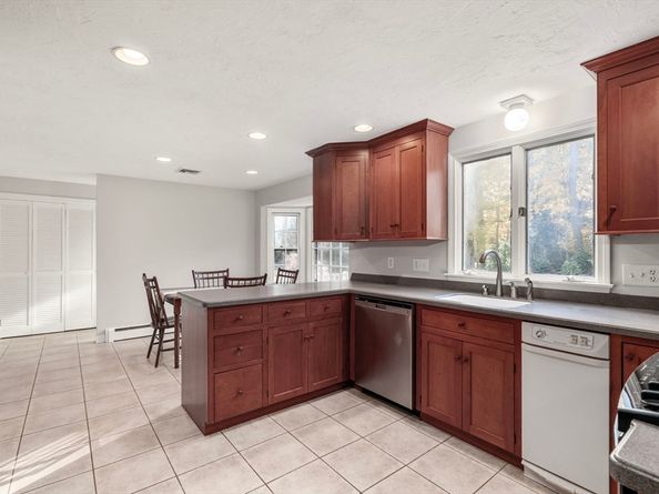 3 Massachusetts Ave, Norfolk MA 02056