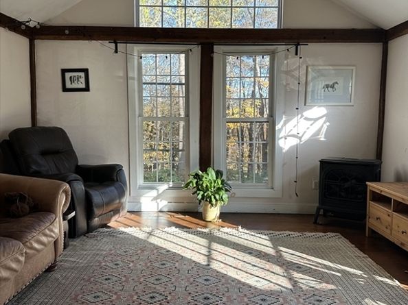 10 Maple St, Sturbridge MA 01566