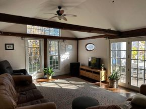 10 Maple St, Sturbridge MA 01566