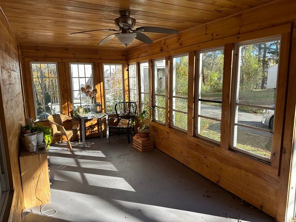 10 Maple St, Sturbridge MA 01566