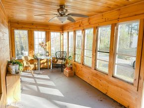 10 Maple St, Sturbridge MA 01566