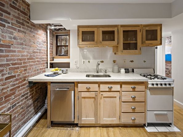 76 Phillips St A, Boston MA 02114