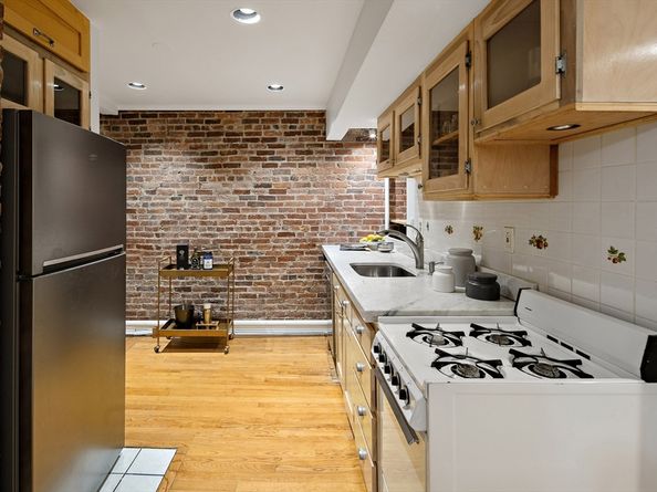 76 Phillips St A, Boston MA 02114
