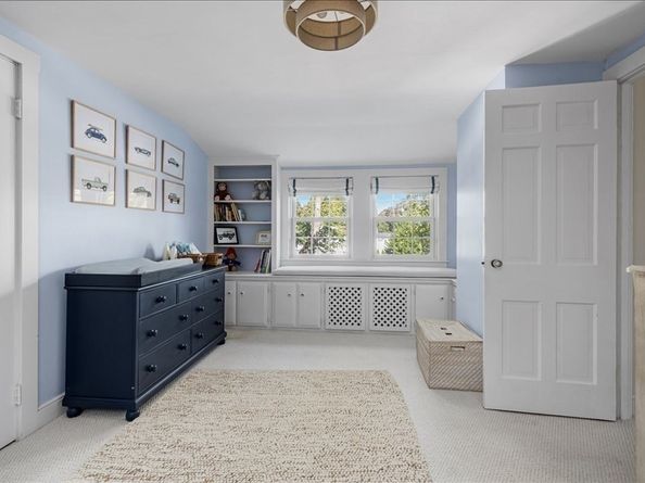 12 Merrymount Rd, Hingham MA 02043