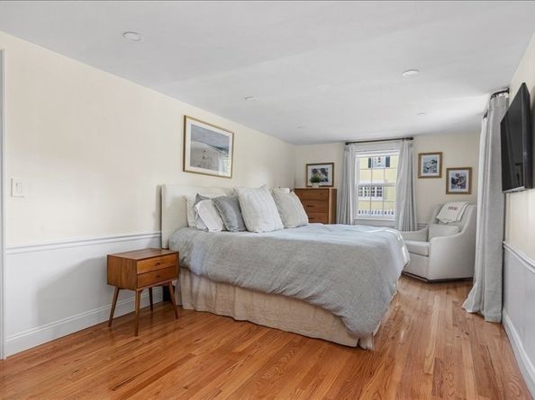 12 Merrymount Rd, Hingham MA 02043