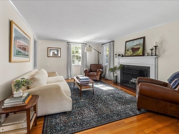 12 Merrymount Rd, Hingham MA 02043