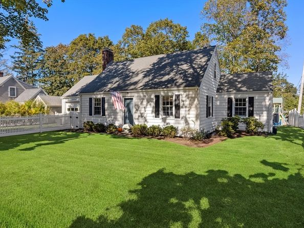 12 Merrymount Rd, Hingham MA 02043