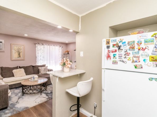115 Grove St 11, Boston MA 02132