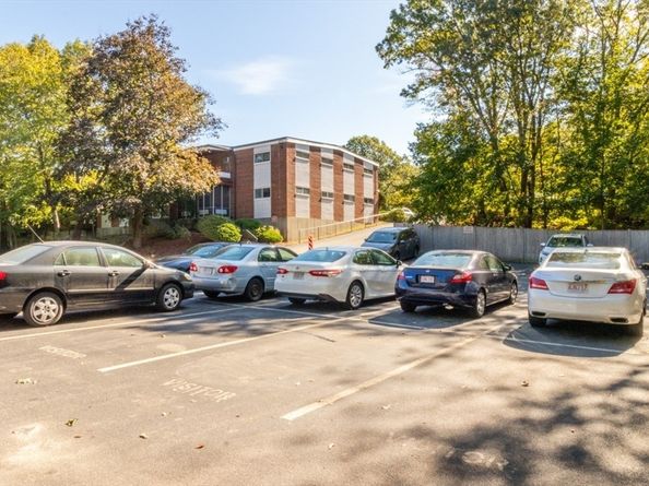 115 Grove St 11, Boston MA 02132