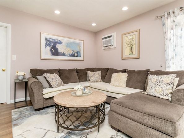 115 Grove St 11, Boston MA 02132