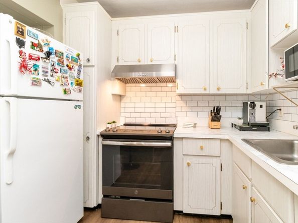 115 Grove St 11, Boston MA 02132