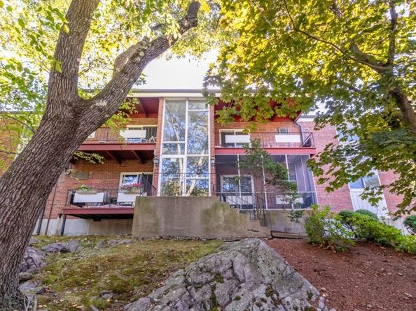 115 Grove St 11, Boston MA 02132