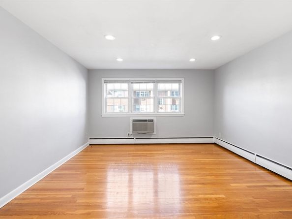 29 Arlington Road 4, Woburn MA 01801