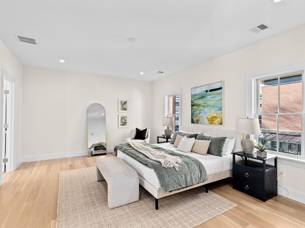 32 Kingsbury A, Wellesley MA 02481