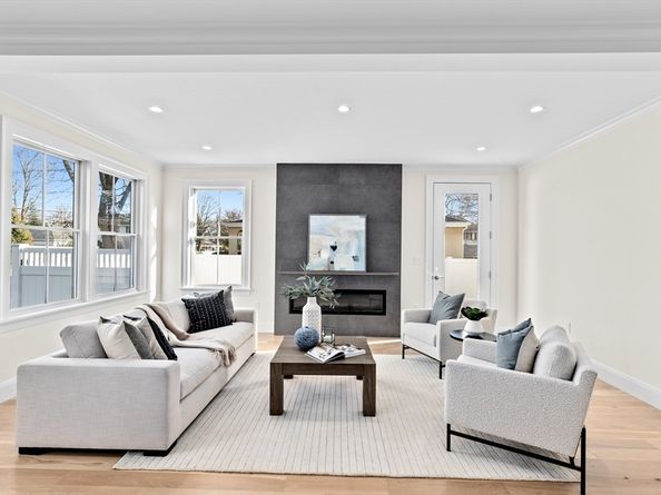 32 Kingsbury A, Wellesley MA 02481