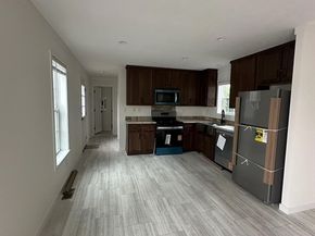 165 Newbury 4, Peabody MA 01960