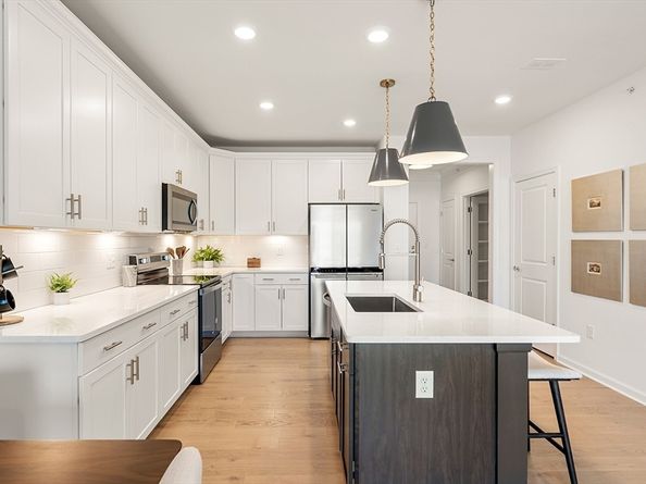 30 Coppersmith Way 204, Canton MA 02021