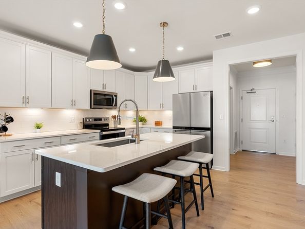 30 Coppersmith Way 204, Canton MA 02021