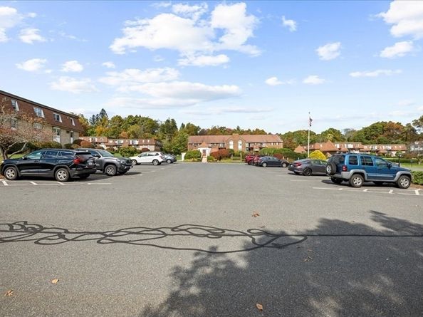 26 Williamsburg Ct 22, Shrewsbury MA 01545