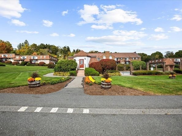 26 Williamsburg Ct 22, Shrewsbury MA 01545