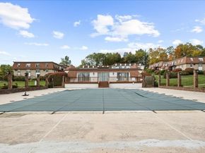 26 Williamsburg Ct 22, Shrewsbury MA 01545