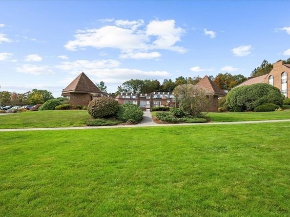 26 Williamsburg Ct 22, Shrewsbury MA 01545