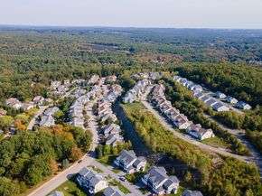 1221 Hazelwood Way 1221, Clinton MA 01510