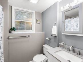 61 Chapel St, Pembroke MA 02359