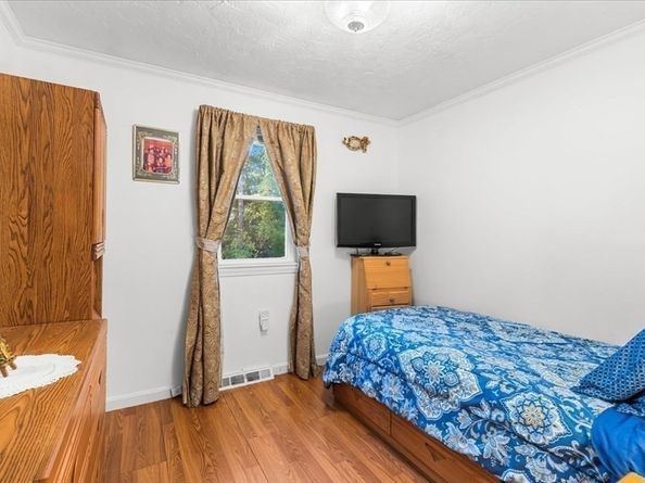 61 Chapel St, Pembroke MA 02359