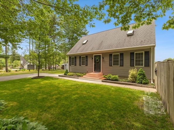 19 Station St, Wareham MA 02571