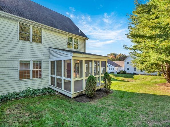 8 Turtlebrook Way, Medfield MA 02052